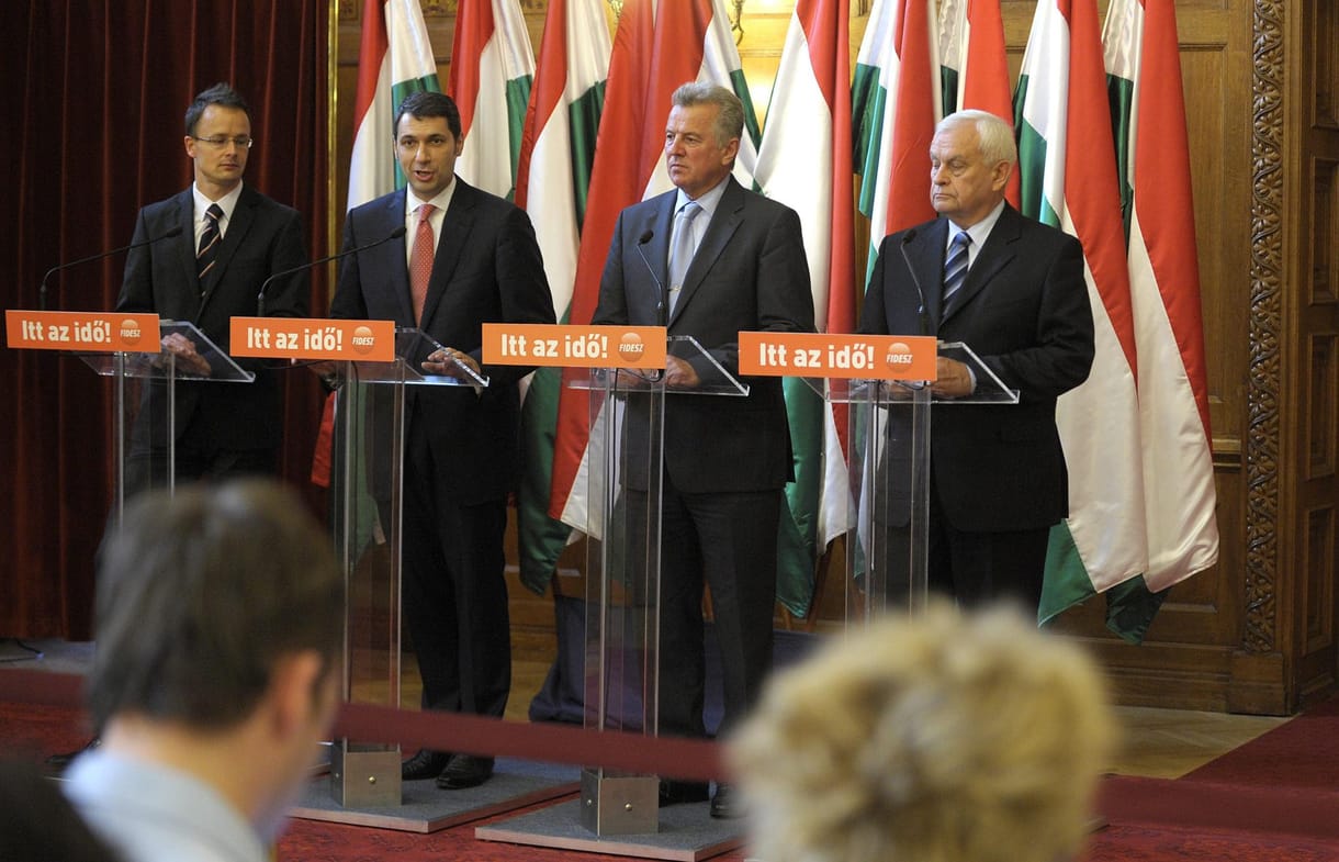 Lengyel lap: Navracsics munkatársai szerint a Fidesz elveszti népszerűségét