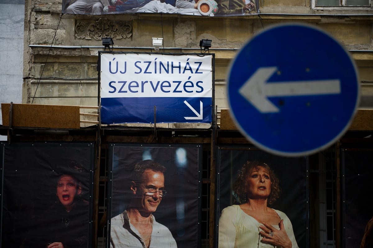 Narancs.hu: sorra maradnak el az előadások Dörner Újszínházában