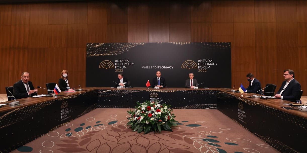 Sem tűzszünetről, sem humanitárius folyosókról nem tudott megállapodni Lavrov és Kuleba