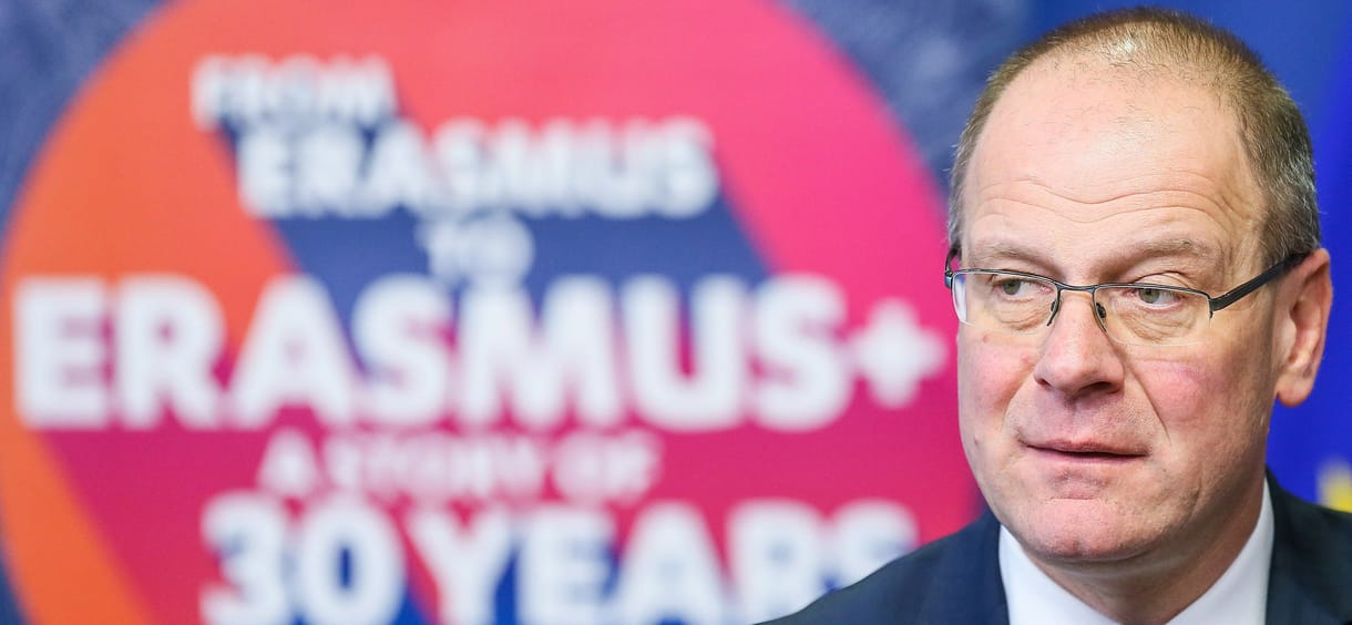 Lemondana az Erasmus-pénz érdekében a kuratóriumi tagságáról? – az érintett politikusok nem is hajlandók meghallani a kérdést