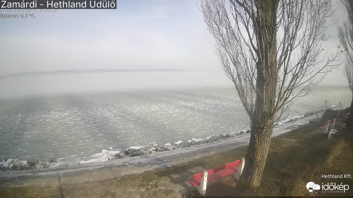 Olyan hideg volt az éjjel, hogy elkezdett befagyni a Balaton