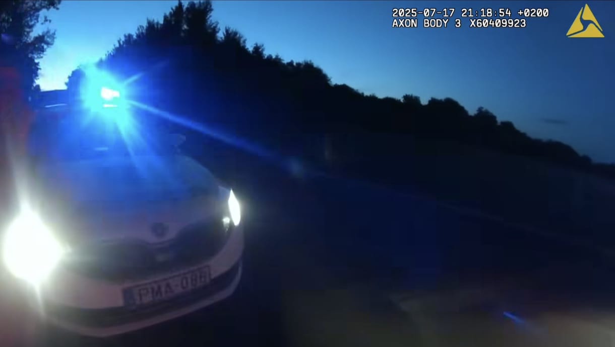 Így fogta el a rendőrség a balatoni benzinkúton kézjellel segítséget kérő nő férjét – videó