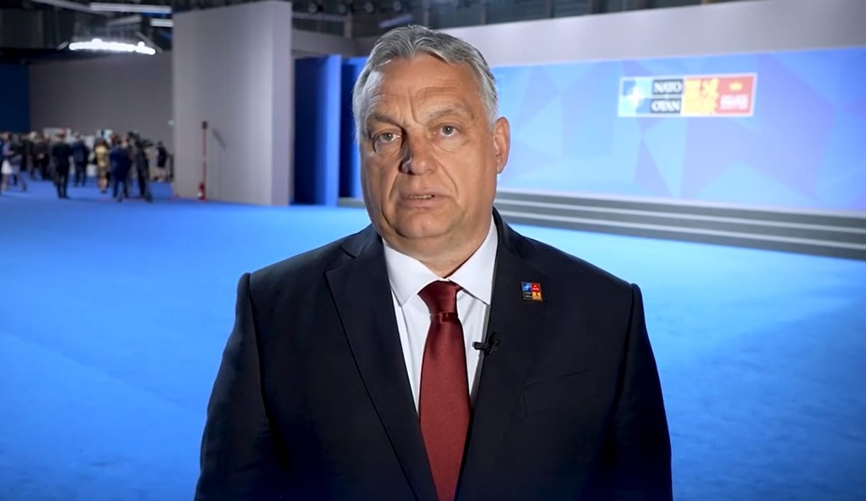 Orbán a NATO-csúcsról is a propaganda-szlogenekkel jelentkezett be