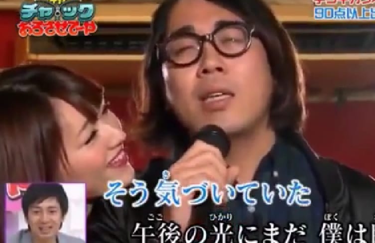 Videó: Japán karaoke, ahol extra kézimunka jár az éneklőknek
