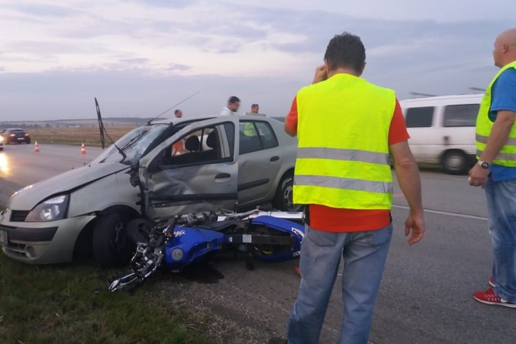 Két motoros bukott a 7-es úton történt balesetben, egyikük meghalt – fotók