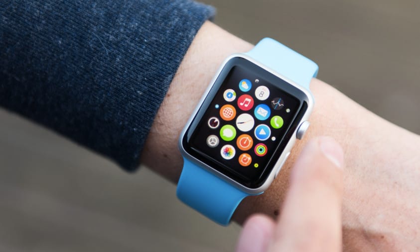 Egy Apple Watch segítségével loptak el közel 150 millió forintnyi dollárt