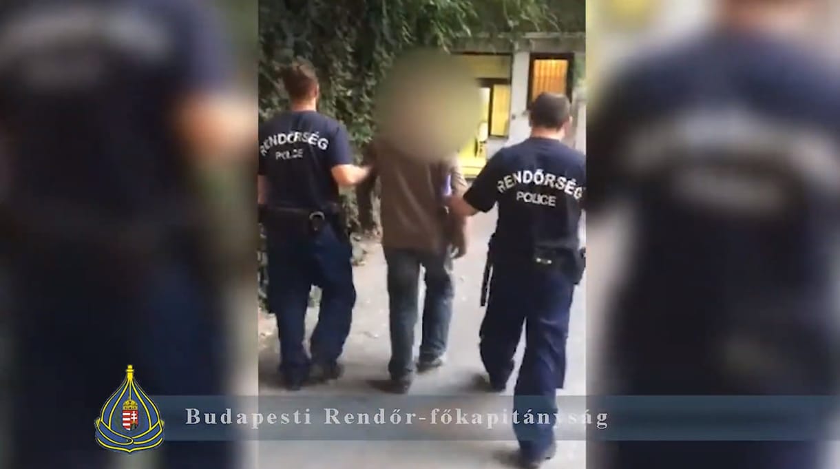 Kukával törte be egy Váci utcai órabolt kirakatát, de elfogták a rendőrök – videó