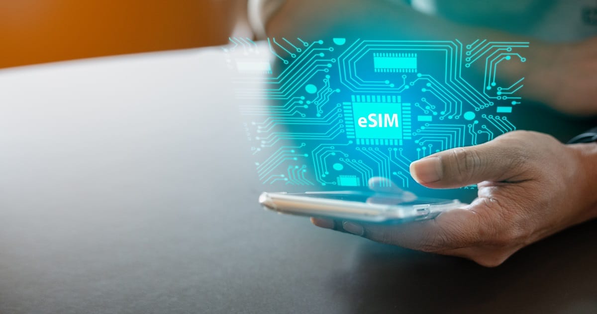 Itt a biztonságos mobilozás jövője: a SIM-kártya beleolvadt a telefonunkba