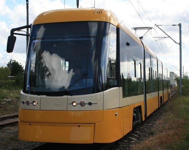 Megérkezett az első új villamos Szegedre