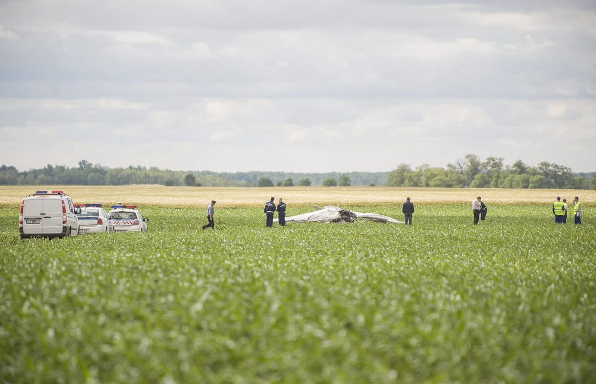 Lezuhant egy kisrepülő Kisapostagnál, két holttestet találtak benne