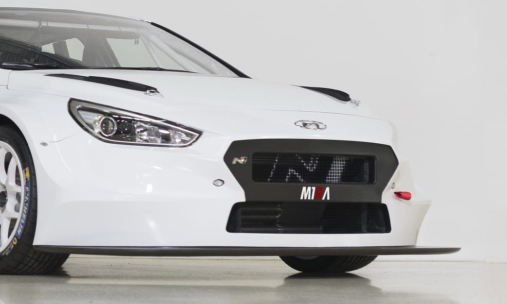 Michelisz saját csapata is Hondáról Hyundaira vált – mutatjuk az új M1RA autókat