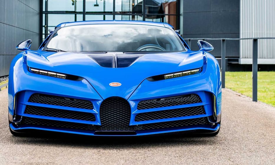 Átadták tulajának a 3,2 milliárd forintos új Bugatti első példányát