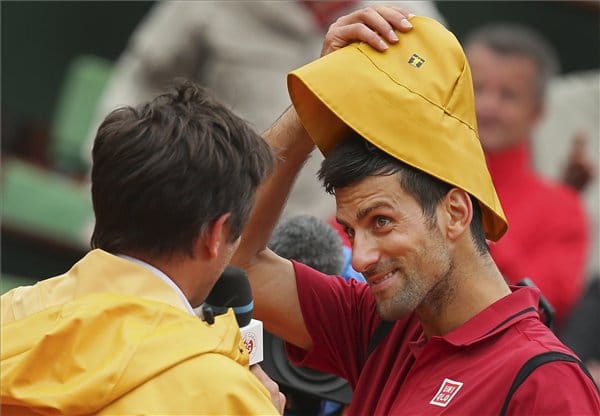 Djokovic óriási Surda-sapkában bohóckodott - fotók