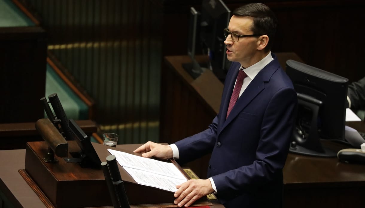 Lengyelország lezárja a határait