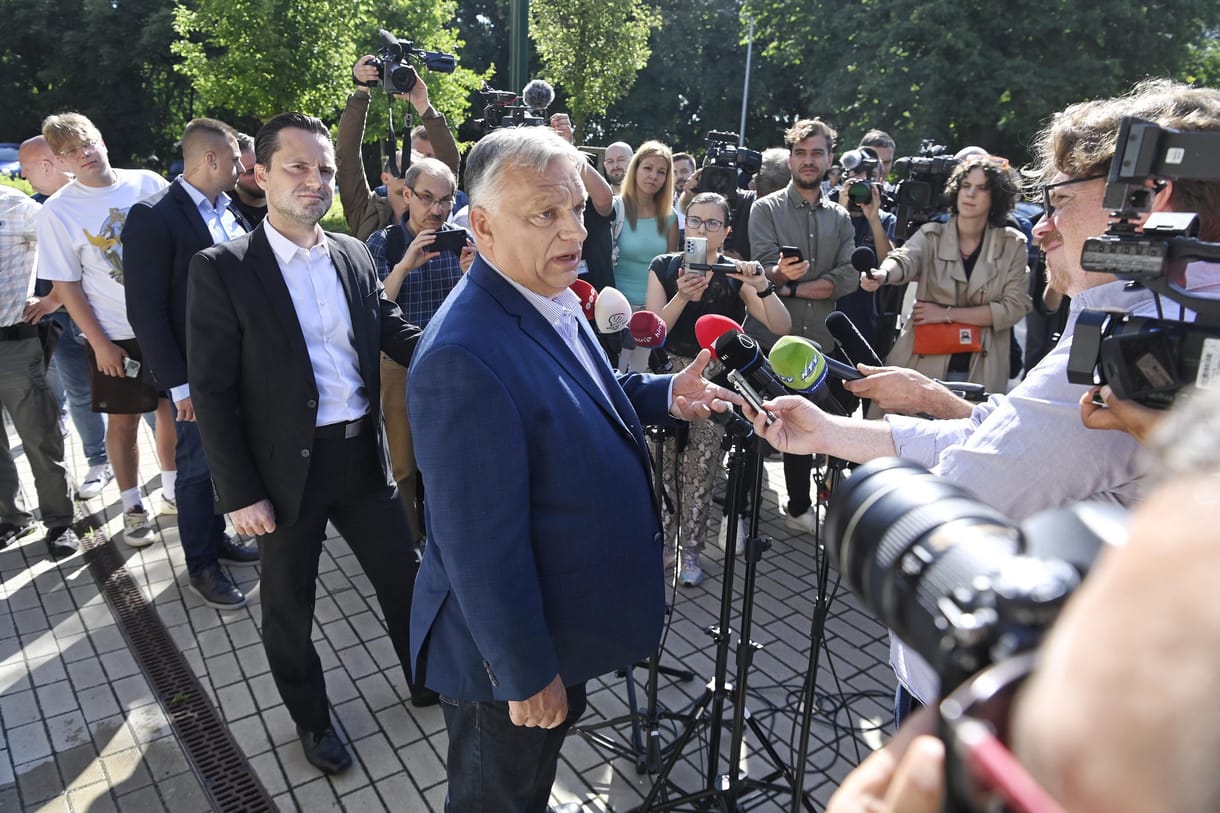 A Tiszának az ellenzék legyűrése lenne siker, a Fidesznek már siker lehet egy kisebb kudarc is a Political Capital szerint