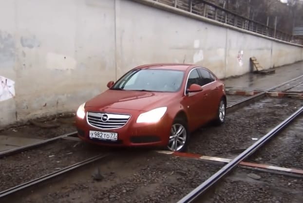 Az Opel padlógázzal menekül Kínából