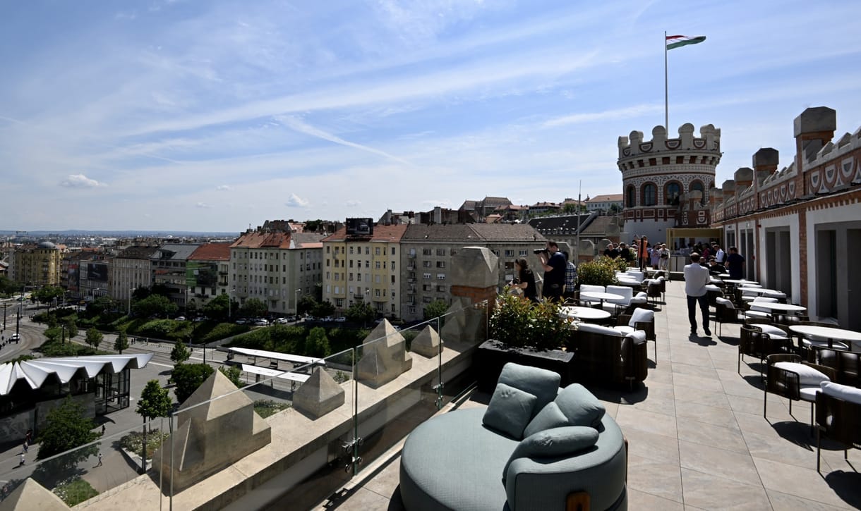 Most már tényleg szabad az út bárkinek az ingyenes Széll Kálmán téri kilátóhoz