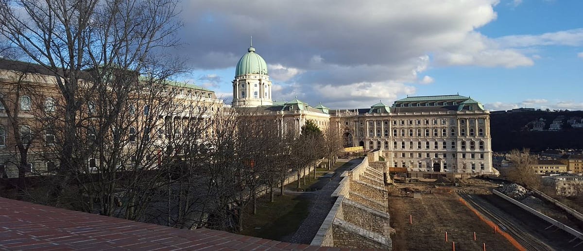 Májusban kezdődhet a budavári lovarda építése