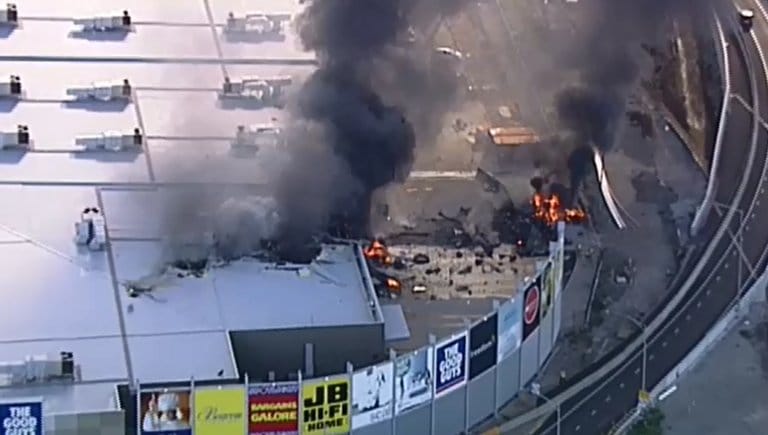 Mindenki meghalt a melbourne-i plázába csapódott repülőn