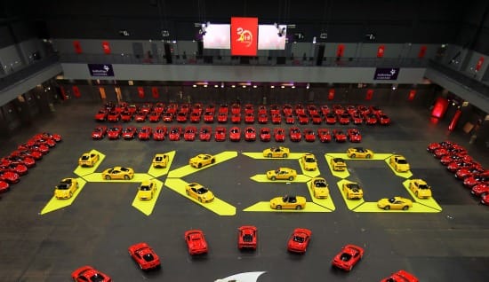 600 Ferrari állt össze egy képpé