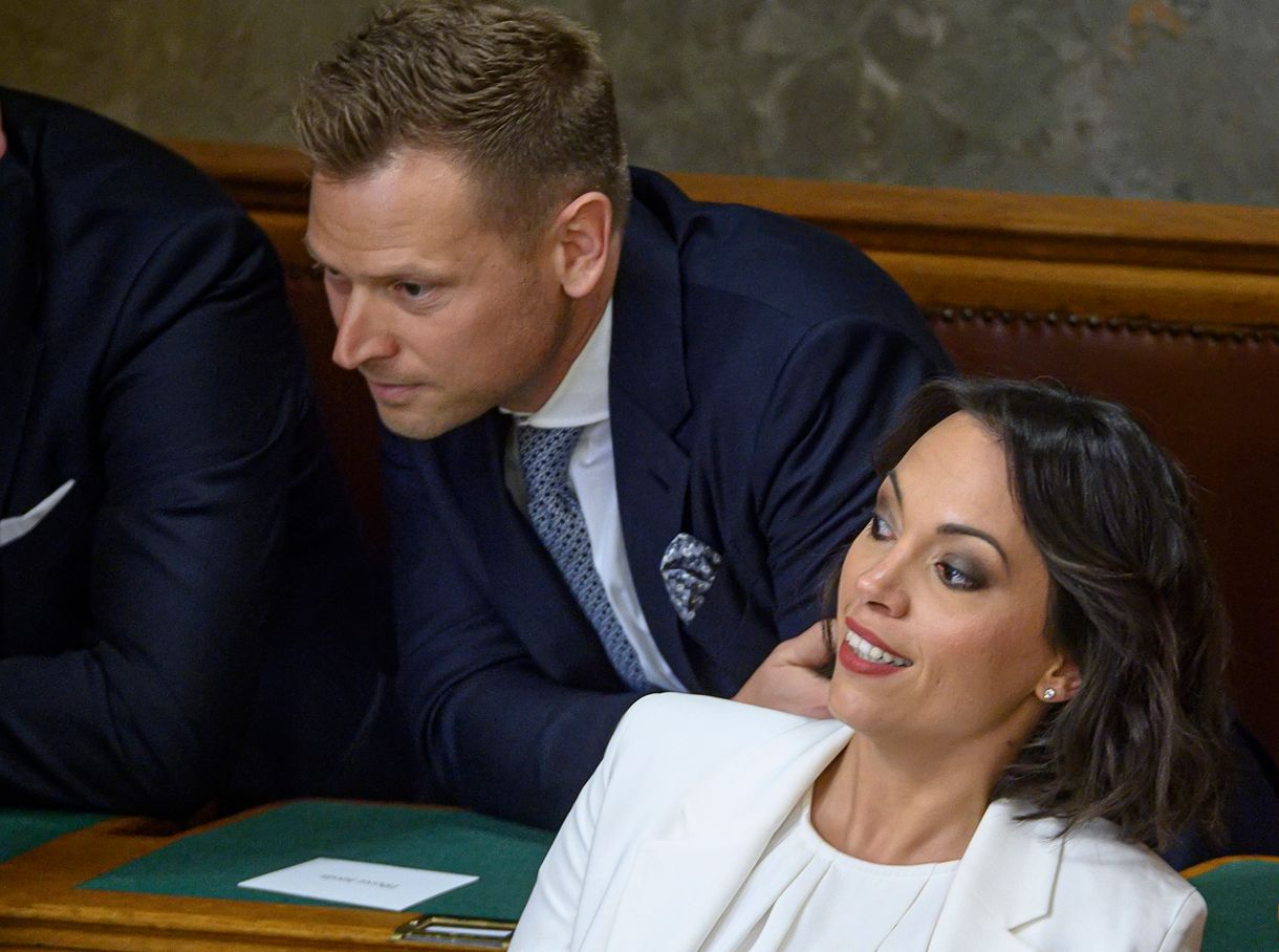 Nem látszik, honnan lapátolta össze a pénzt Tiborcz István a bankvásárláshoz