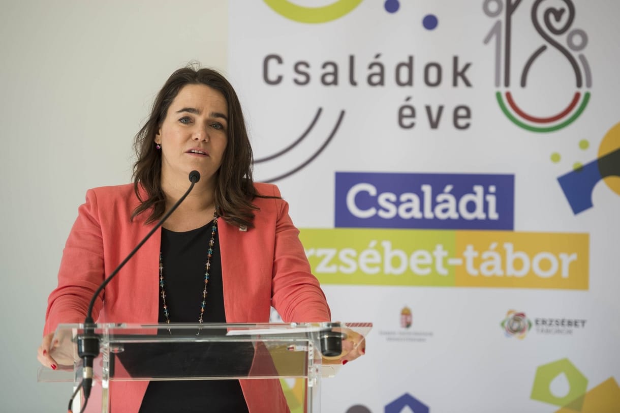 Megvédte a gyerekeiket drága magániskolában taníttató kormánytagokat az Emmi államtitkára