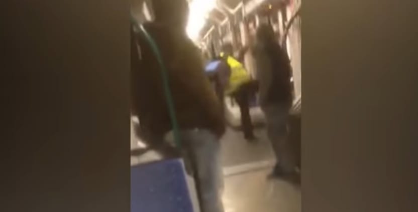Elszakadt a cérna a 6-os villamos biztonsági őrénél – videó