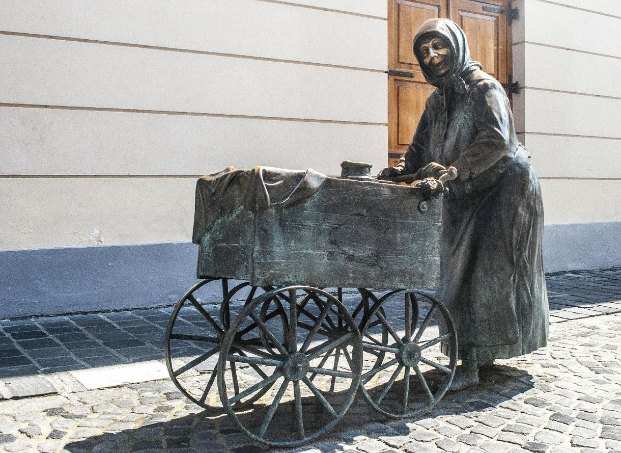 Köztéri szobrok nőkről: szégyenletes a hazai összkép