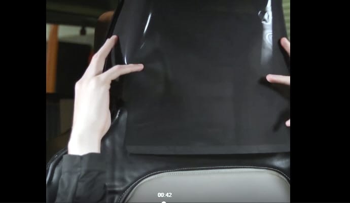 Csodálatos, ahogy a mérnökök autóülésnek kénytelenek öltözni, hogy eljátsszák, nincs sofőr a kocsiban - videó