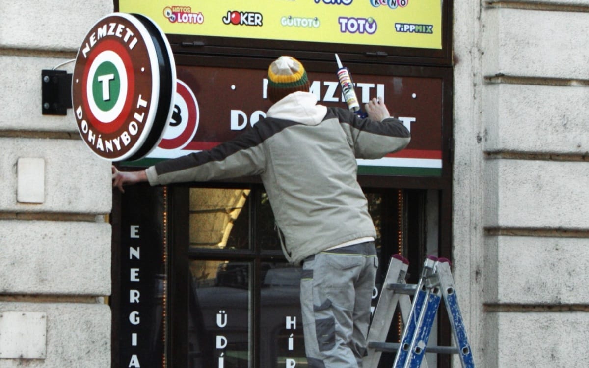 Lázár a dohányboltokat is bezáratná vasárnap