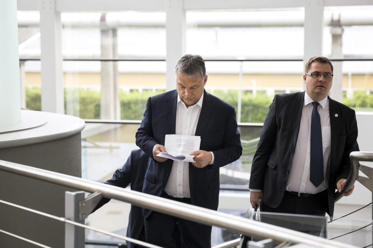 Orbán titkára üzent vissza az magyar kormányfőt ribancpofának nevező ukrán polgármesternek