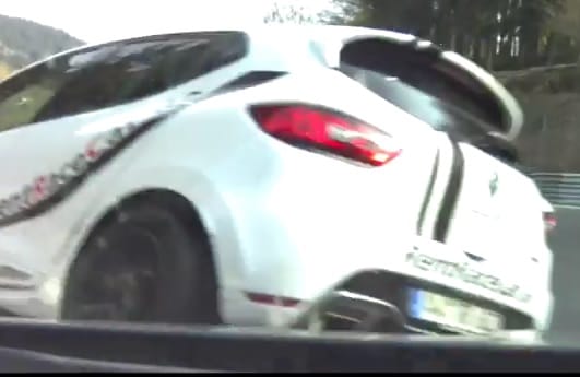 Így még a Nürburgringen is ciki tetőre tenni egy bérautót – videó