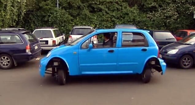 Videó: íme a világ legegyszerűbben parkoló autója