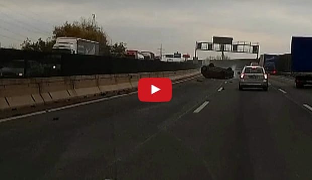 Kamera rögzítette az M0-áson történt súlyos balesetet – videó