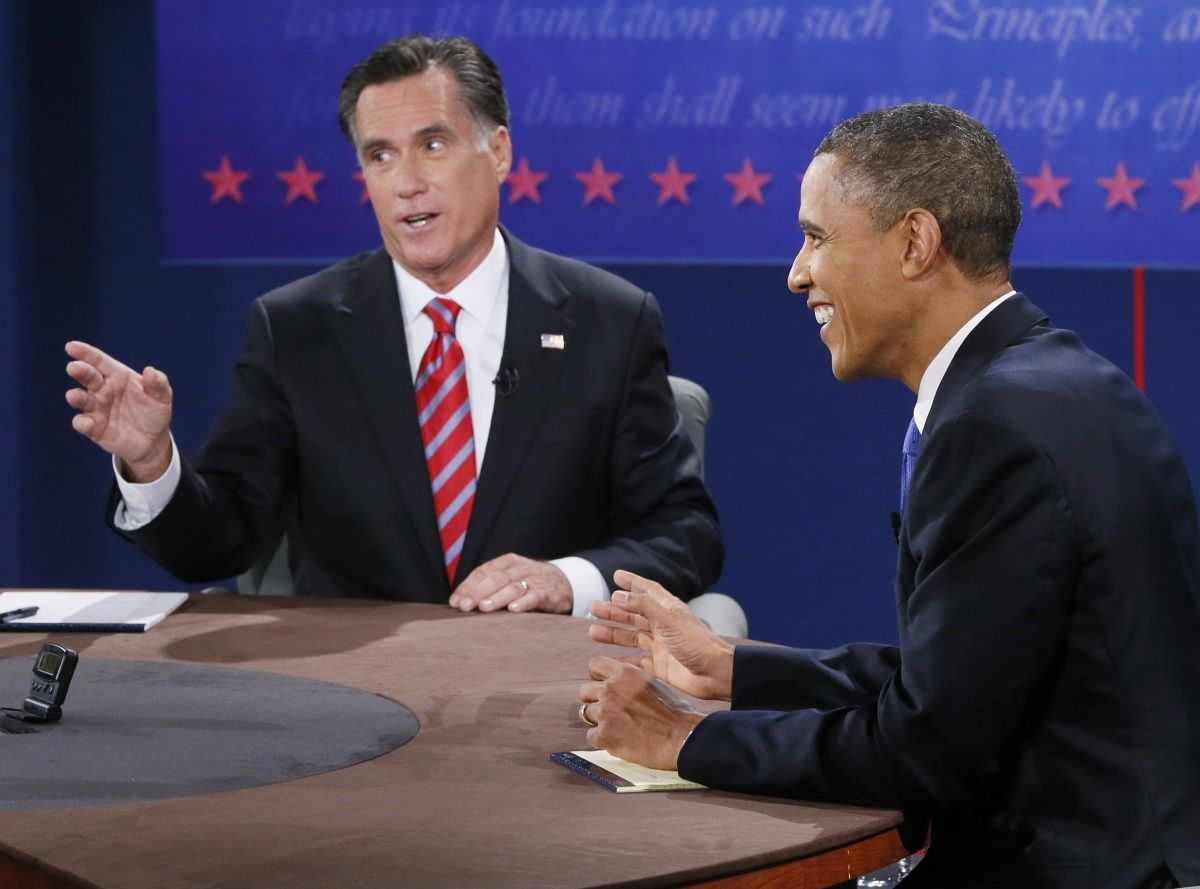 Végső csatára indul Obama és Romney a bizonytalan államokban