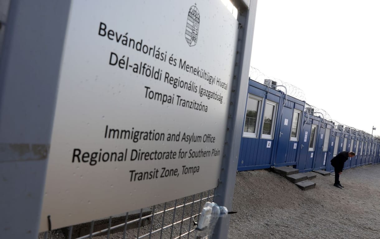 Ingerszegény játszóteret fotóztak a tranzitzónában