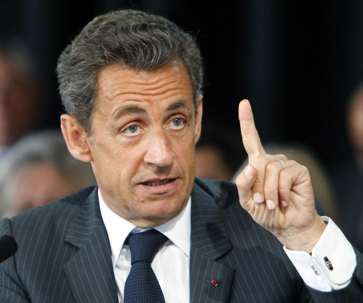 Sarkozy megelőző csapással fenyegeti Iránt 