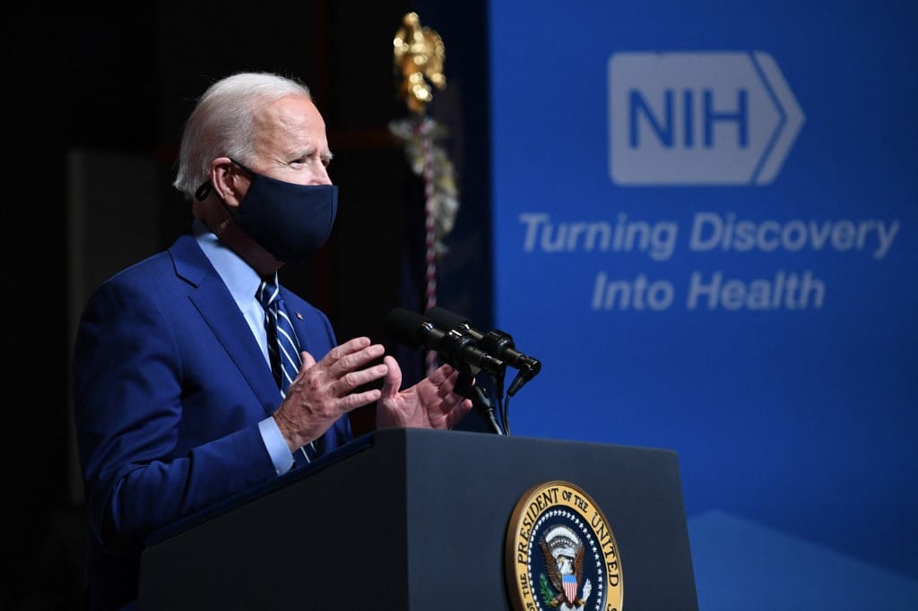 Megszavazták Biden 1900 milliárd dolláros mentőcsomagját