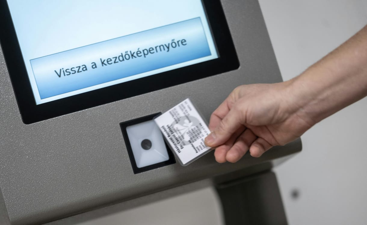 „Csak beolvasom a rendelőben a kártyát, és a háziorvosom már tudja is, miért jöttem” – így működik a díjnyertes ötlet