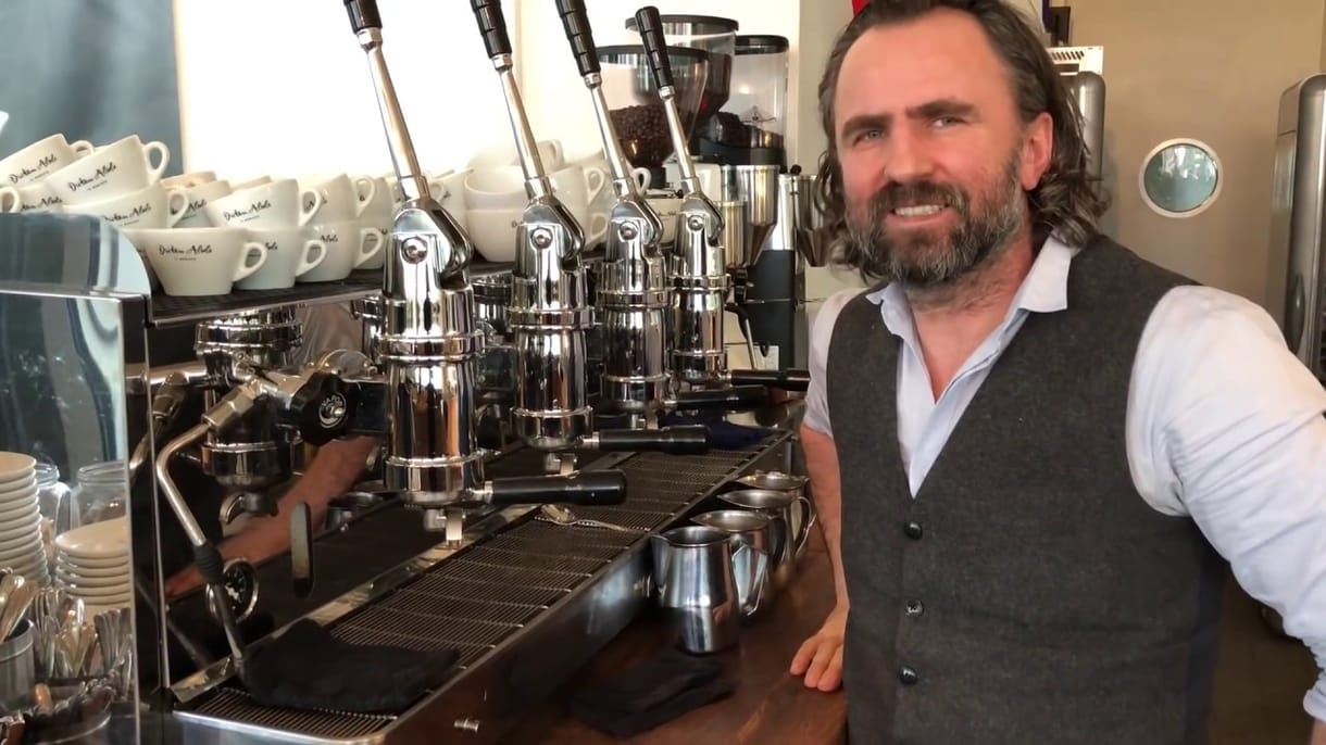 Budapesten járt a baristák egyik leghíresebbje, Dritan Alsela