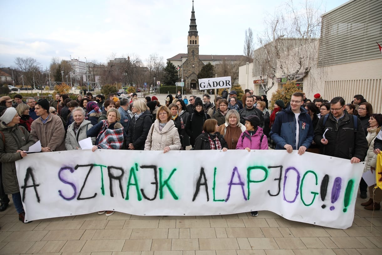 A katolikus püspöki kar elismerte, hogy a tanárok keveset keresnek, és nem becsülik meg őket