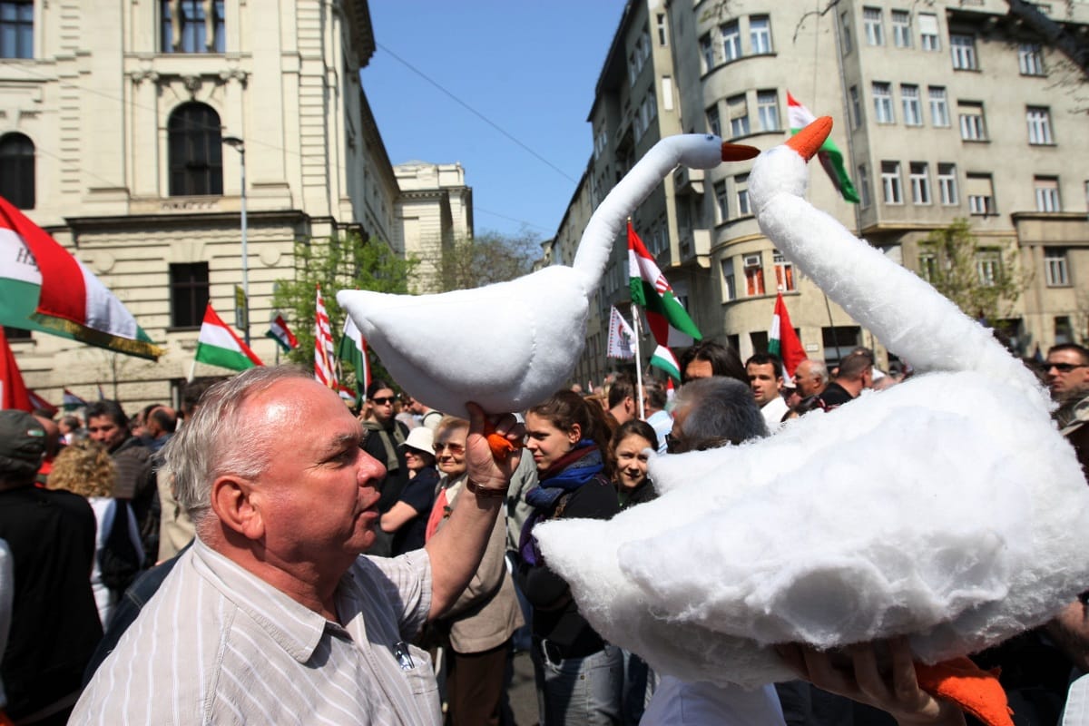Botrányos április 6-tól tartanak a szocialisták