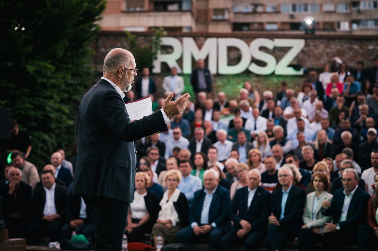 Orbán Putyin-barátságától sújtva indul a romániai elnökválasztáson az RMDSZ elnöke