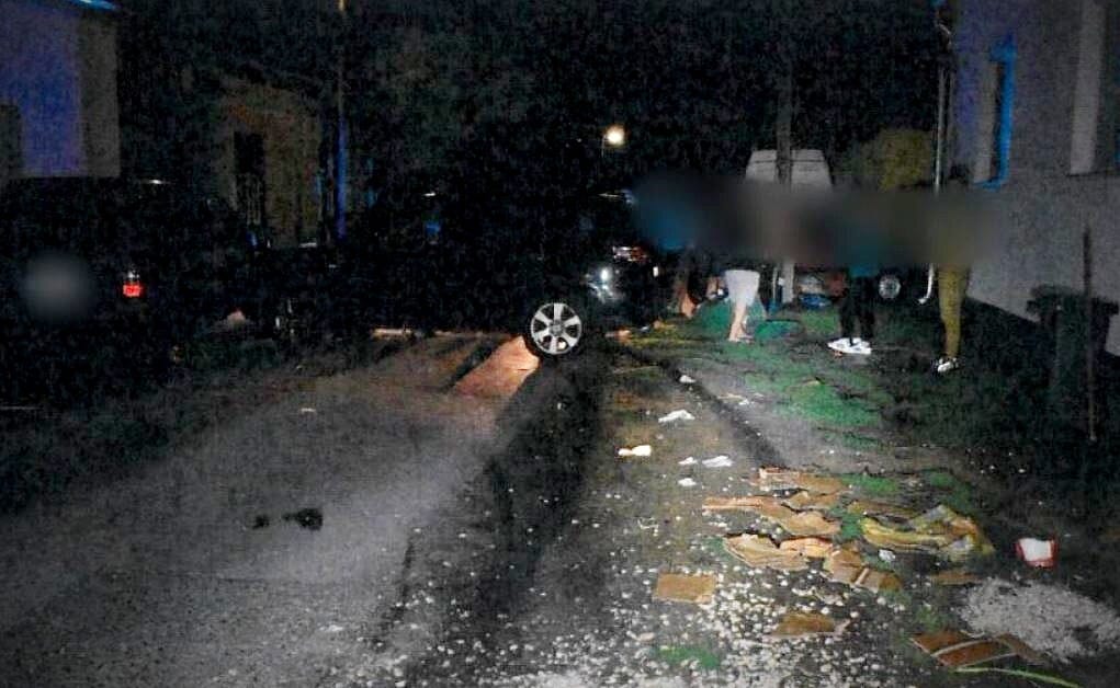 Menet közben rántotta be a kéziféket a felriadó részeg utas, mindent összetörtek az autóval – videóval