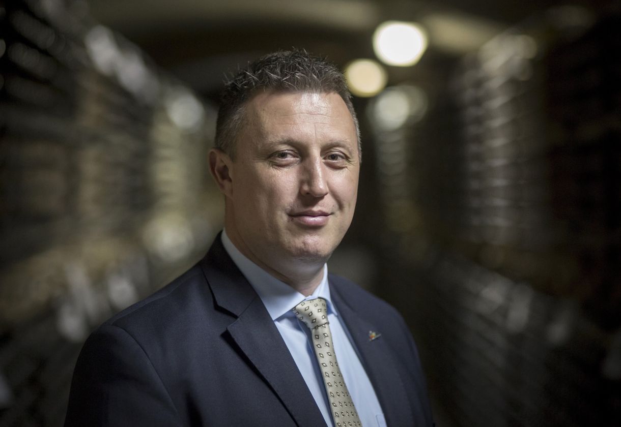 Győrffy Balázs nőverése: súlyos testi sértés és más bűncselekmények miatt vizsgálódik a Központi Nyomozó Főügyészség