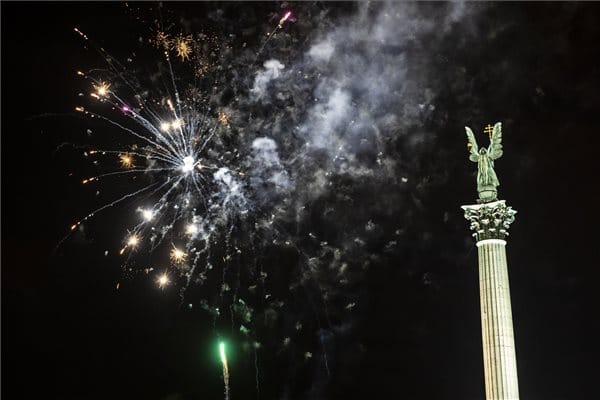 25 tüzet okozott tűzijáték
