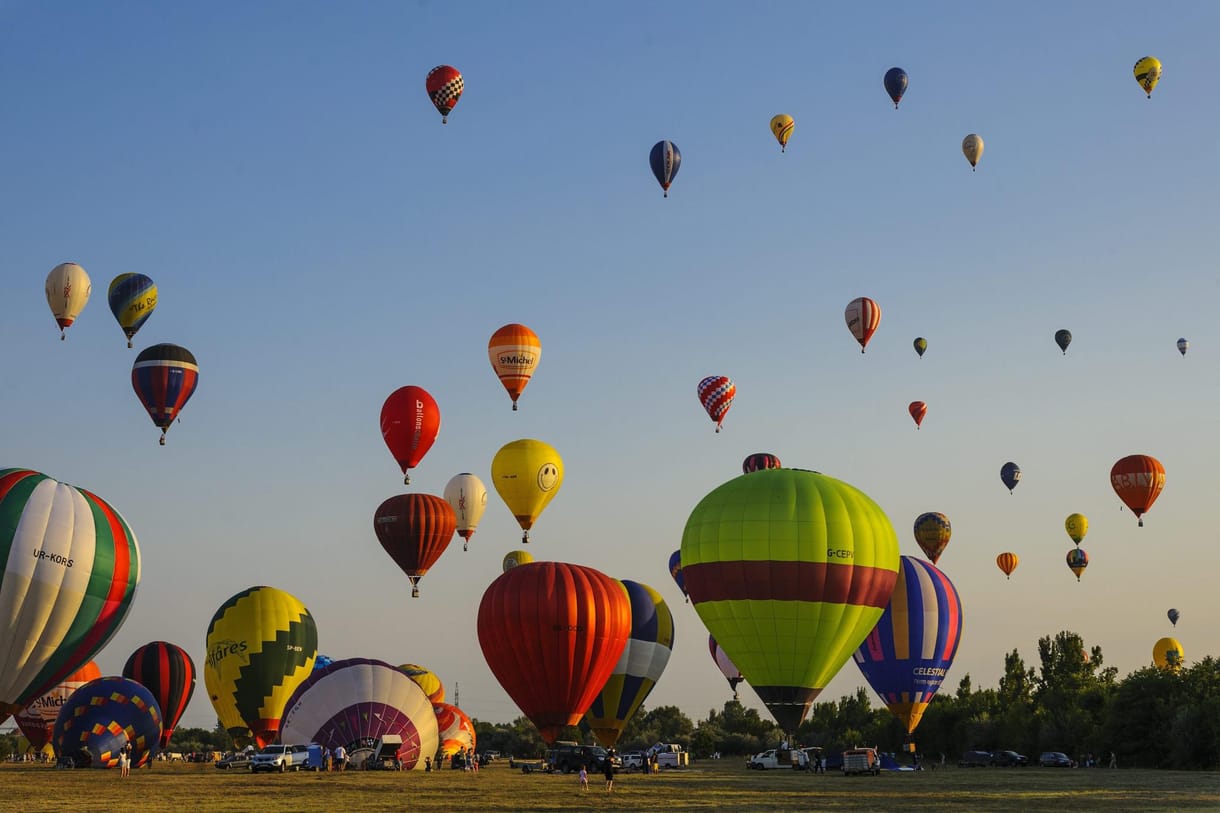 Fotók: Színes hőlégballonok árasztották el Debrecent