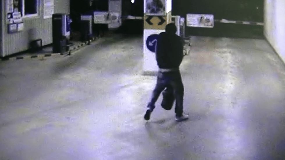 Egy mázsa aprópénzzel próbált meglépni ez a kecskeméti férfi – és még videó is van róla