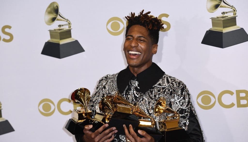 Volodimir Zelenszkij is beszédet mondott a Grammy-gálán, Jon Batiste-é lett az év albuma
