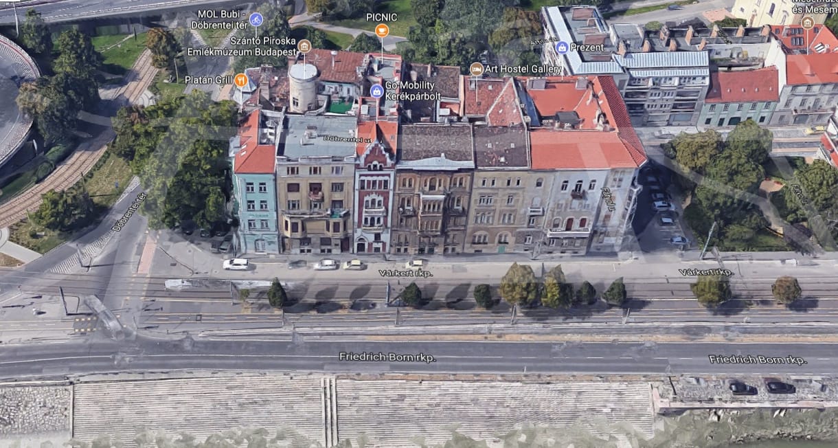 Lélegzetelállító tetőteraszt árulnak Budán, az Erzsébet híd lábánál
